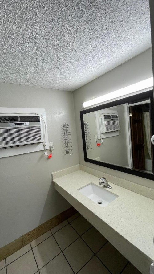 Country Town N' Suites - image 22