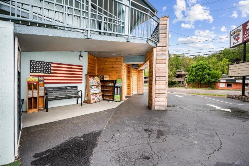 Country Town N' Suites - image 23