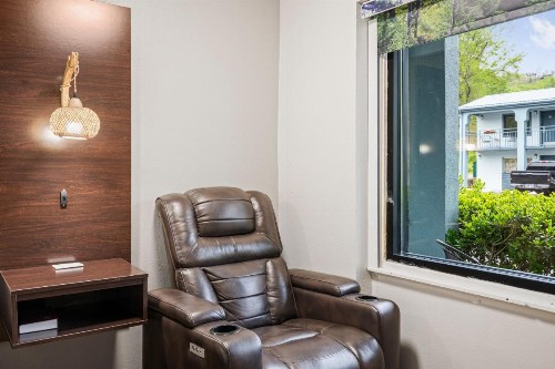 Country Town N' Suites - image 25