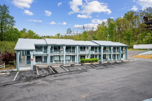 Country Town N' Suites - image 29