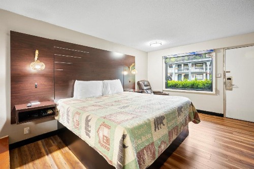 Country Town N' Suites - image 3