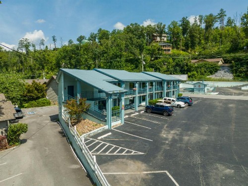 Country Town N' Suites - image 30