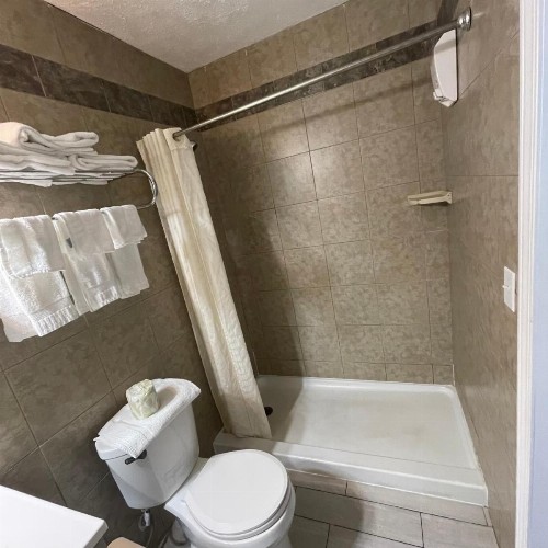Country Town N' Suites - image 31