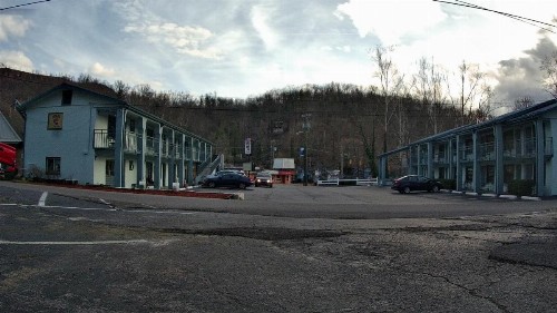 Country Town N' Suites - image 34