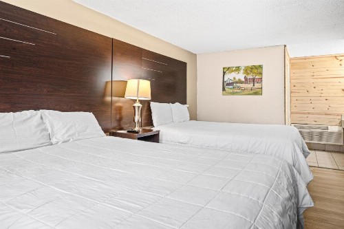 Country Town N' Suites - image 36