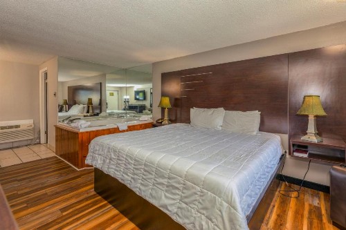 Country Town N' Suites - image 37