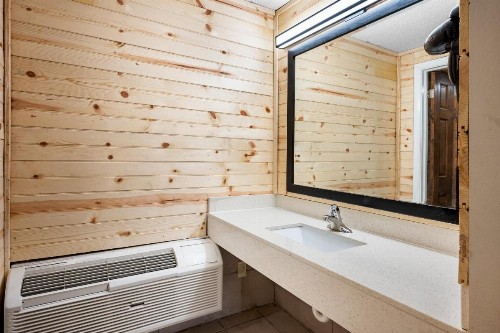 Country Town N' Suites - image 38