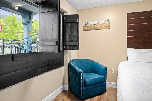 Country Town N' Suites - image 4