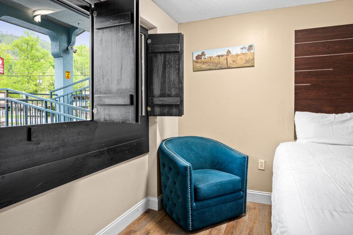 Country Town N' Suites - image 4