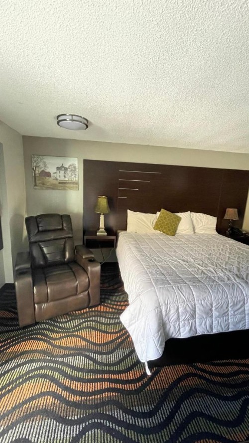 Country Town N' Suites - image 40