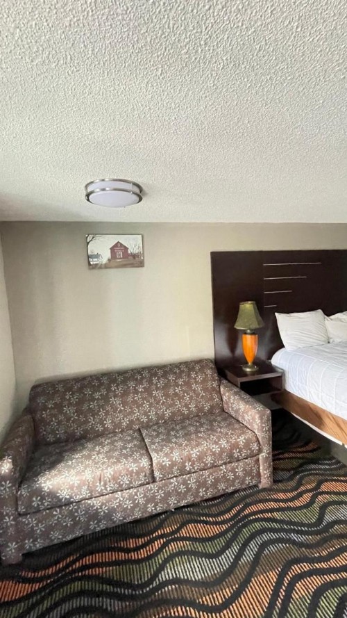 Country Town N' Suites - image 45