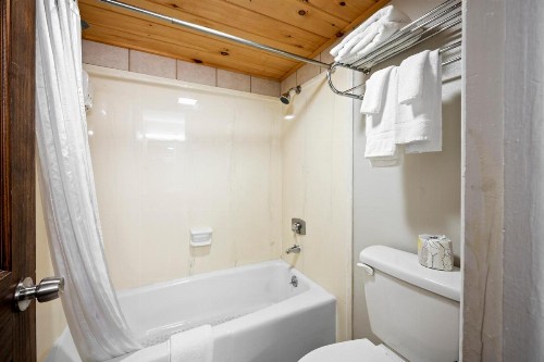 Country Town N' Suites - image 46