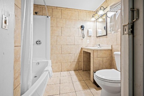 Country Town N' Suites - image 47