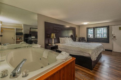 Country Town N' Suites - image 7