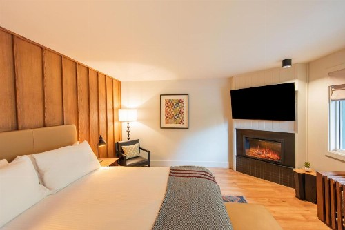 Rocky Waters Motor Inn - image 22