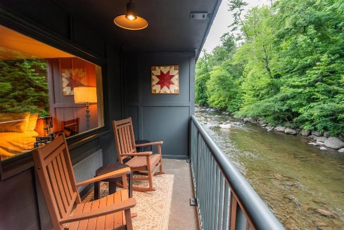 Rocky Waters Motor Inn - image 29