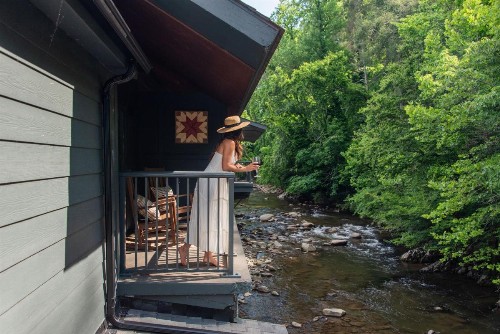 Rocky Waters Motor Inn - image 3