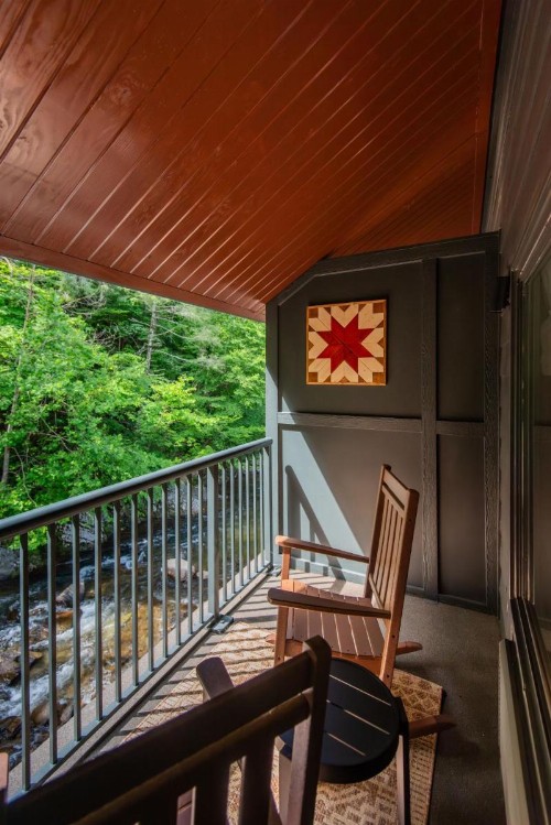 Rocky Waters Motor Inn - image 30