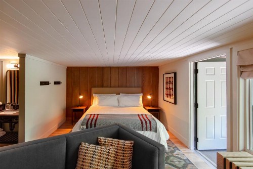 Rocky Waters Motor Inn - image 33