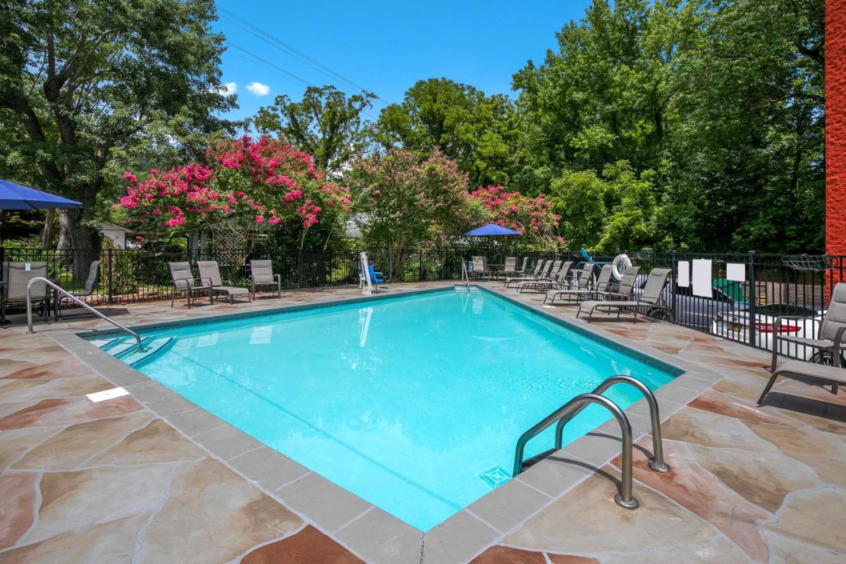 SureStay Plus Hotel by Best Western Gatlinburg - image 3