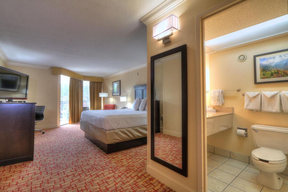 Edgewater Hotel and Conference Center - image 3