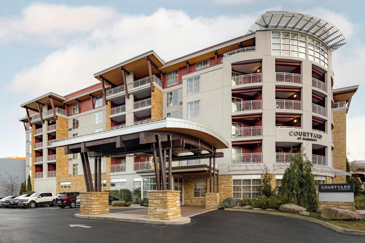 Courtyard by Marriott Gatlinburg Downtown - image 3
