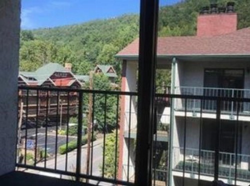 Downtown Gatlinburg Apartment - image 11