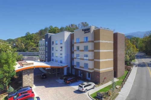 Fairfield Inn & Suites by Marriott Gatlinburg Downtown - image 3