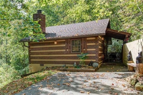Rustic Charm 1 Bedroom 2 Bathroom Sleeps 4 Pets Welcome Hot Tub Priva - image 4
