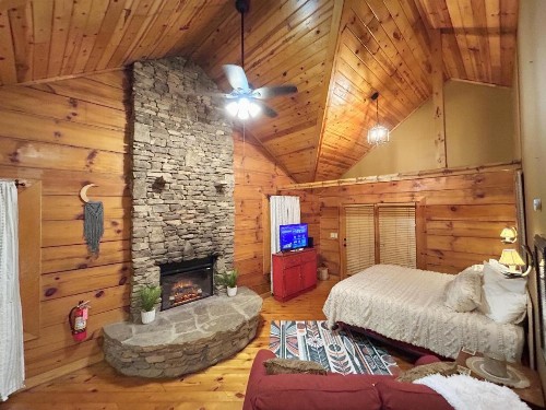 Honeymoon Hideaway - image 13