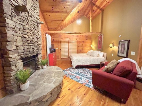 Honeymoon Hideaway - image 15