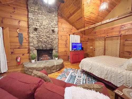 Honeymoon Hideaway - image 18