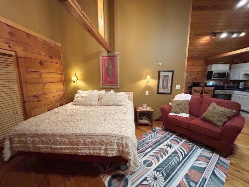 Honeymoon Hideaway - image 23