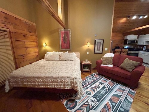 Honeymoon Hideaway - image 9