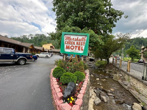 Marshall's Creek Rest Motel - image 12