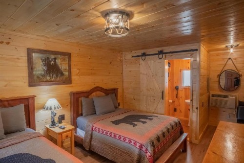 Marshall's Creek Rest Motel - image 31