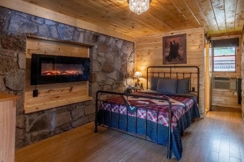 Marshall's Creek Rest Motel - image 32