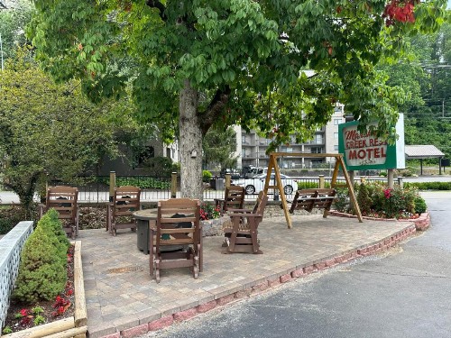 Marshall's Creek Rest Motel - image 35