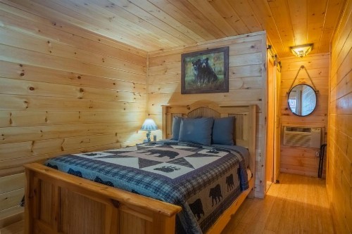 Marshall's Creek Rest Motel - image 36