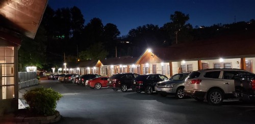 Marshall's Creek Rest Motel - image 4