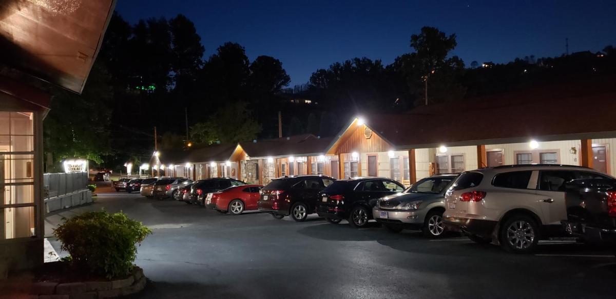 Marshall's Creek Rest Motel - image 4