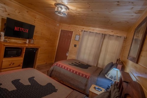 Marshall's Creek Rest Motel - image 41