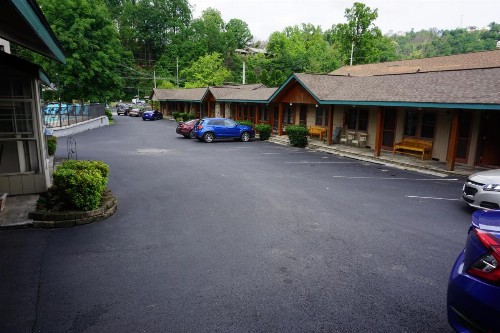 Marshall's Creek Rest Motel - image 7