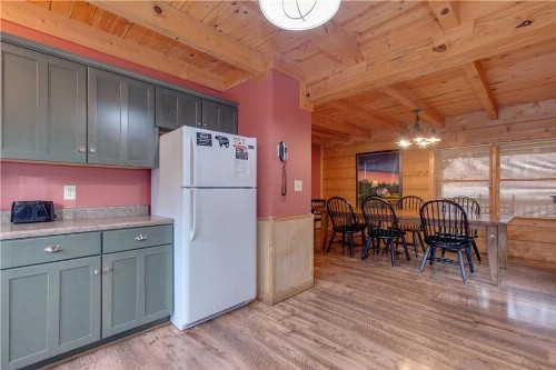 Big Bear 2 5 Bedrooms Pool Access Hot Tub Fireplace WiFi Sleeps 16 - image 2