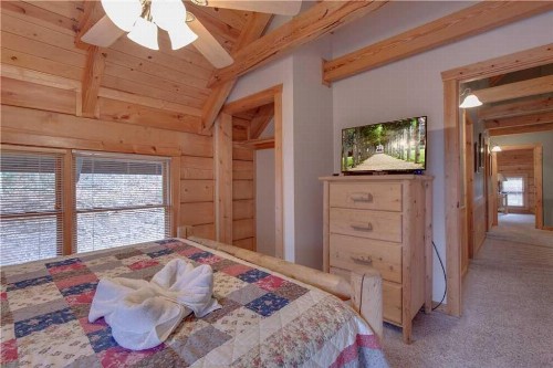 Big Bear 2 5 Bedrooms Pool Access Hot Tub Fireplace WiFi Sleeps 16 - image 5