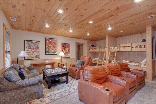 Big Bear 2 5 Bedrooms Pool Access Hot Tub Fireplace WiFi Sleeps 16 - image 8