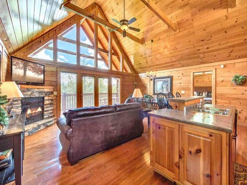 Eagles Point Lodge 4 Bedrooms Sleeps 16 View Pool Access Game Room - image 1