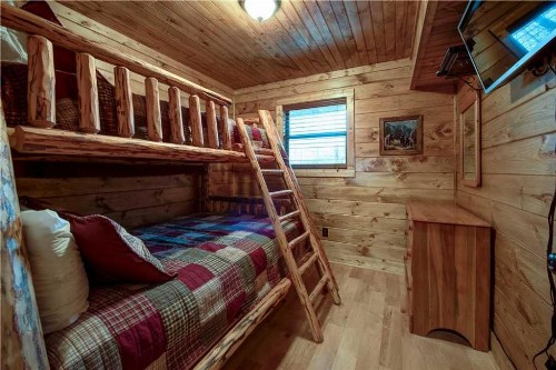 Rocky Top Lodge 6 Bedrooms Pool Access Hot Tub Mountain View Sleeps 14 - image 9