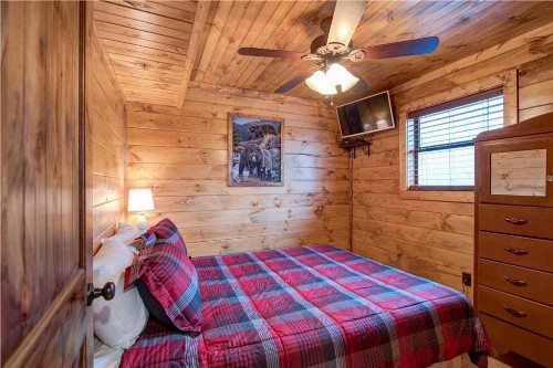 Rocky Top Lodge 6 Bedrooms Pool Access Hot Tub Mountain View Sleeps 14 - image 10