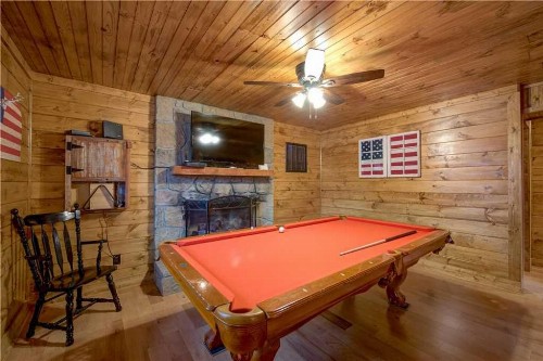 Rocky Top Lodge 6 Bedrooms Pool Access Hot Tub Mountain View Sleeps 14 - image 2